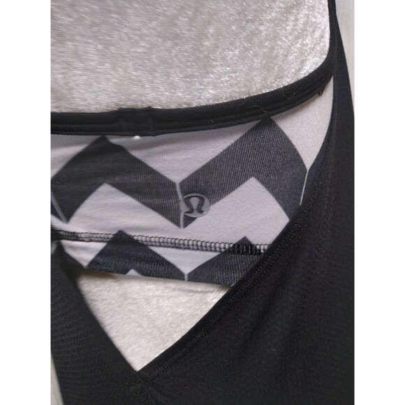 Lululemon Black No Limits Built In Bra Tank Top Sz 4 - Picture 2 of 4